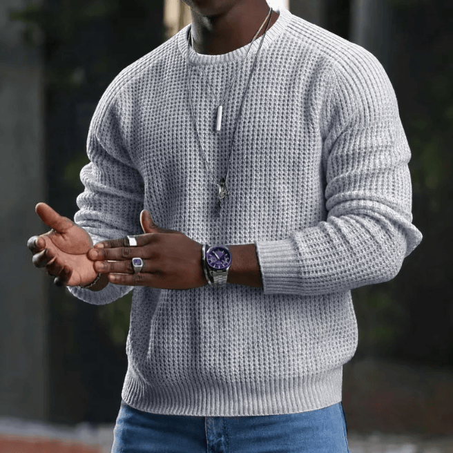Round neck and long sleeve sweater