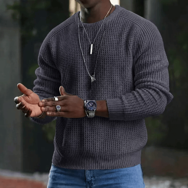 Round neck and long sleeve sweater